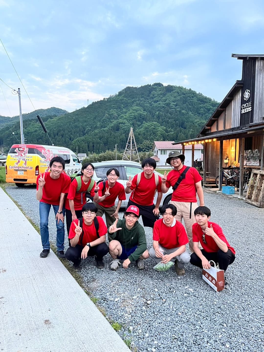 美山の里山で活動するわっしょいのメンバー