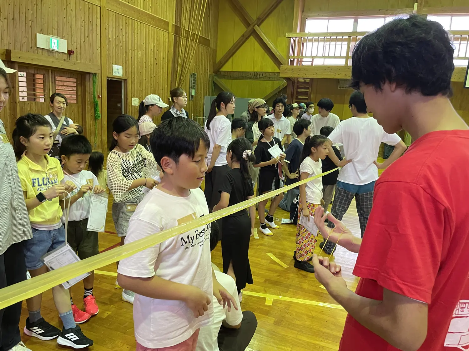 体験ブース — 人だかりのできたブース。